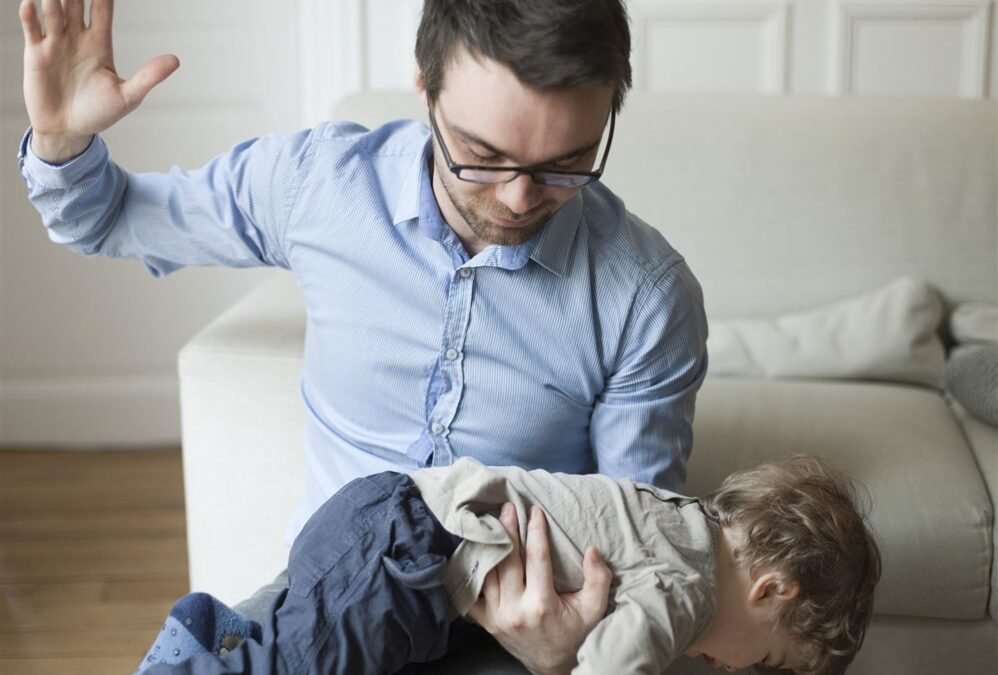 لماذا نضرب اطفالنا